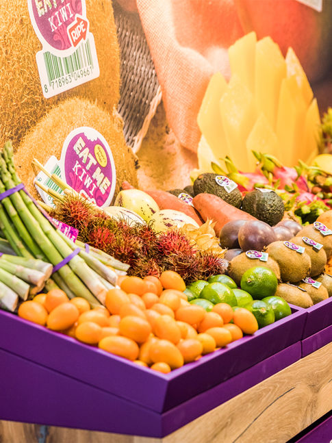 Fruit shelf overview